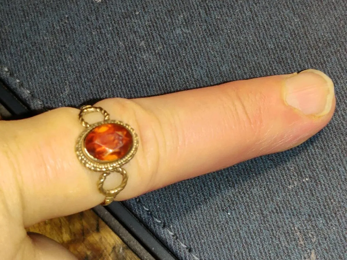 RARE, TUDOR AMBER, 9CT PURE Gold CHUNKY Ring ! - Image 4