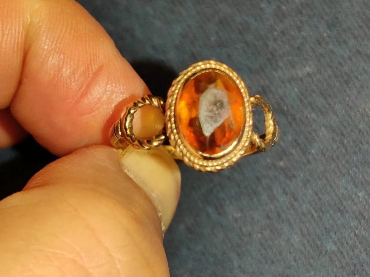 RARE, TUDOR AMBER, 9CT PURE Gold CHUNKY Ring ! - Image 1