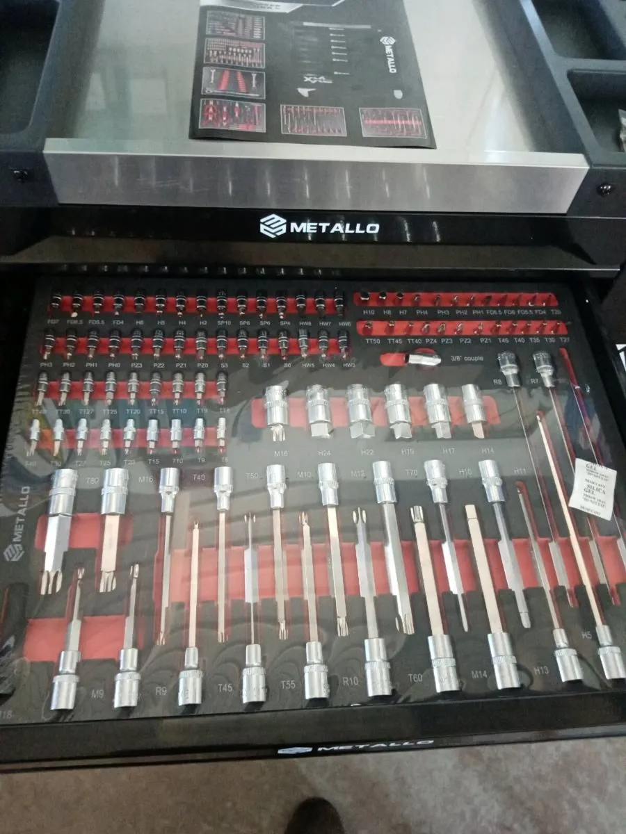 Tool cabinet with tool set - Image 3