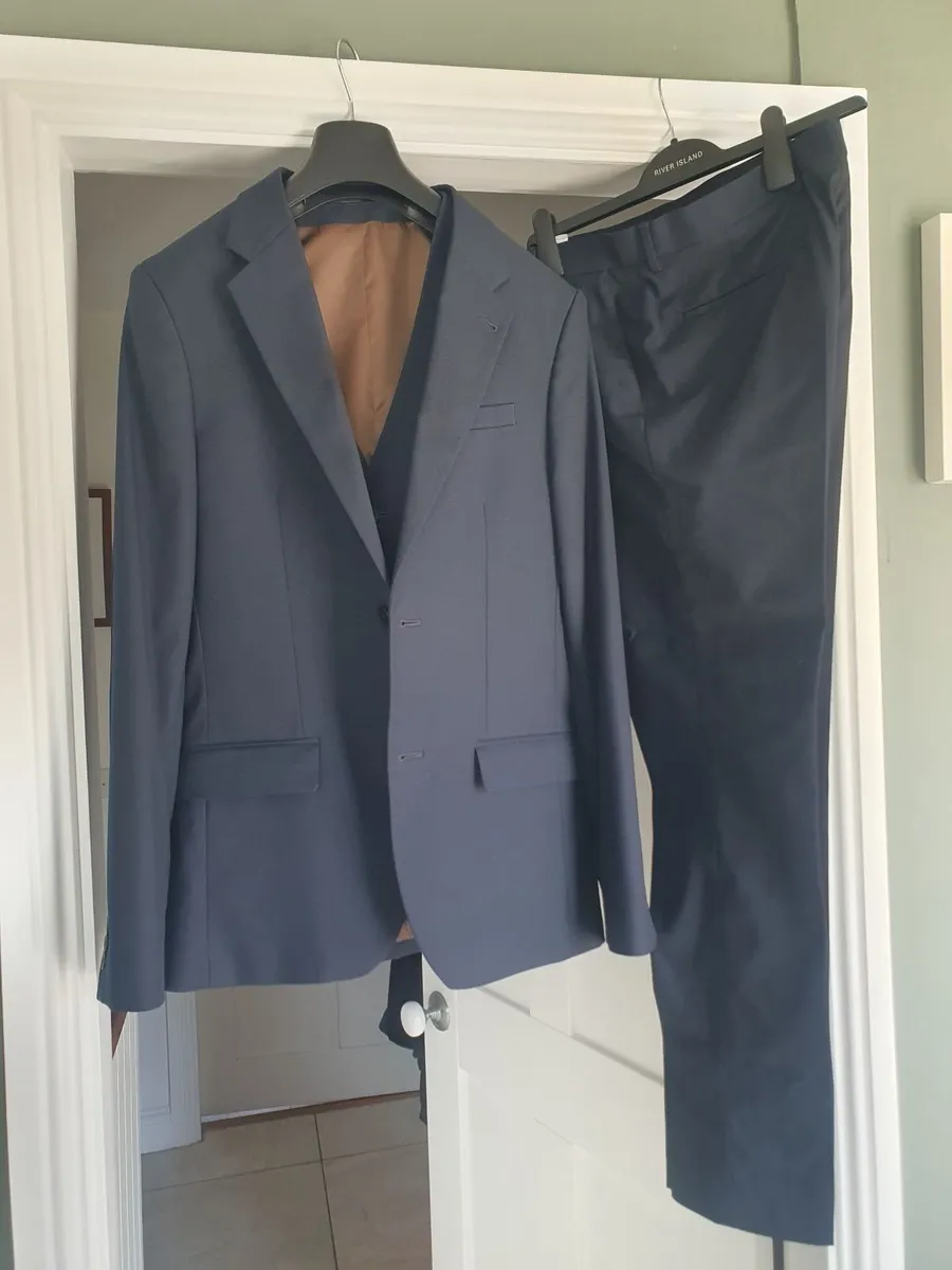 Mens suit - Image 1