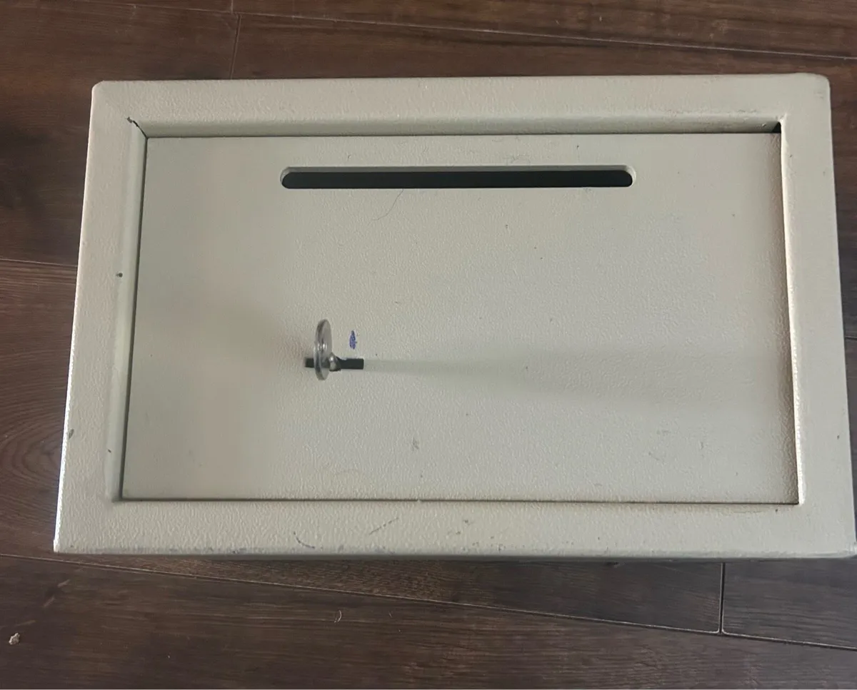 Safe Lock Box Security Safeguard Devices - Image 1