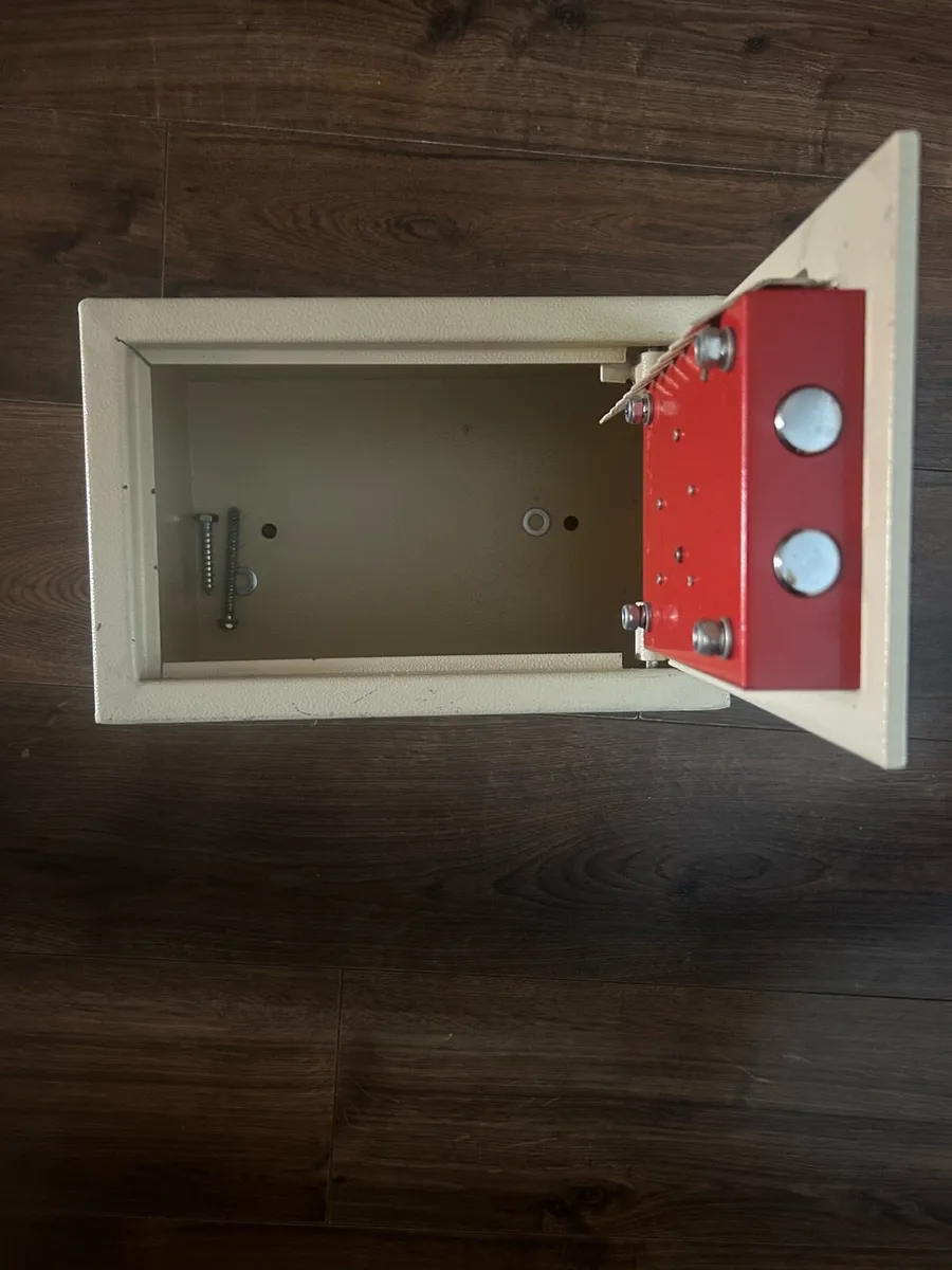 Safe Lock Box Security Safeguard Devices - Image 2
