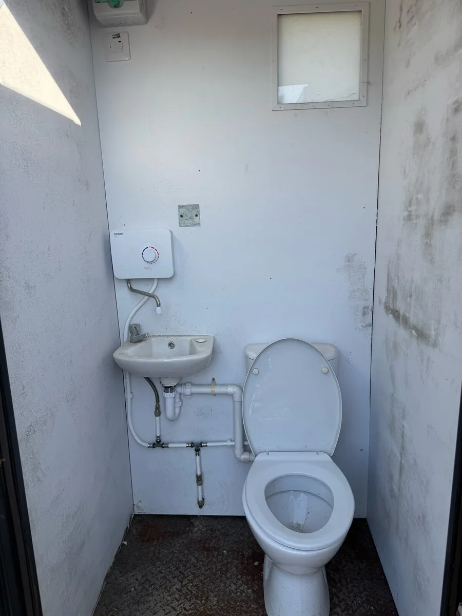 Site toilet - Image 4