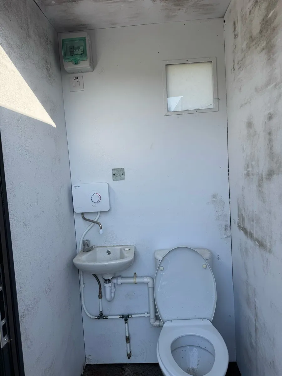 Site toilet - Image 3