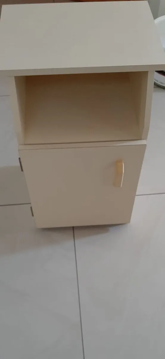 2 matching Bedside presses