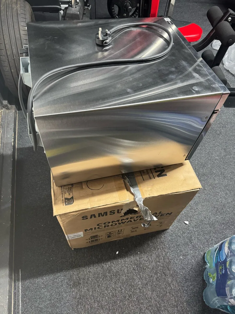 Commercial microwave oven - Image 2