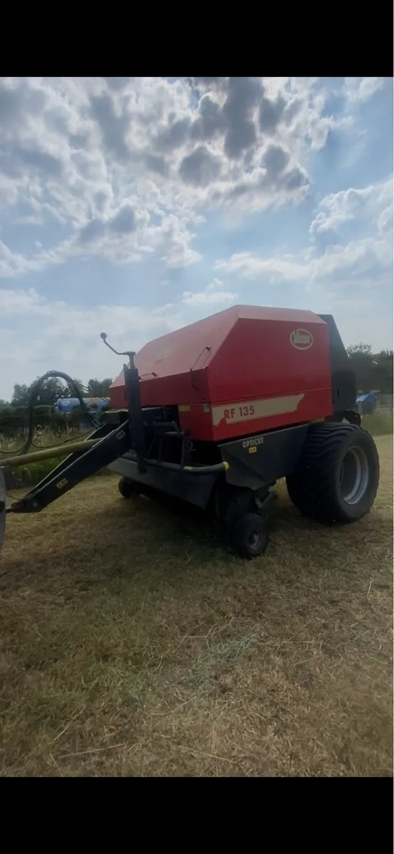 Vicon RF135 round baler - Image 2