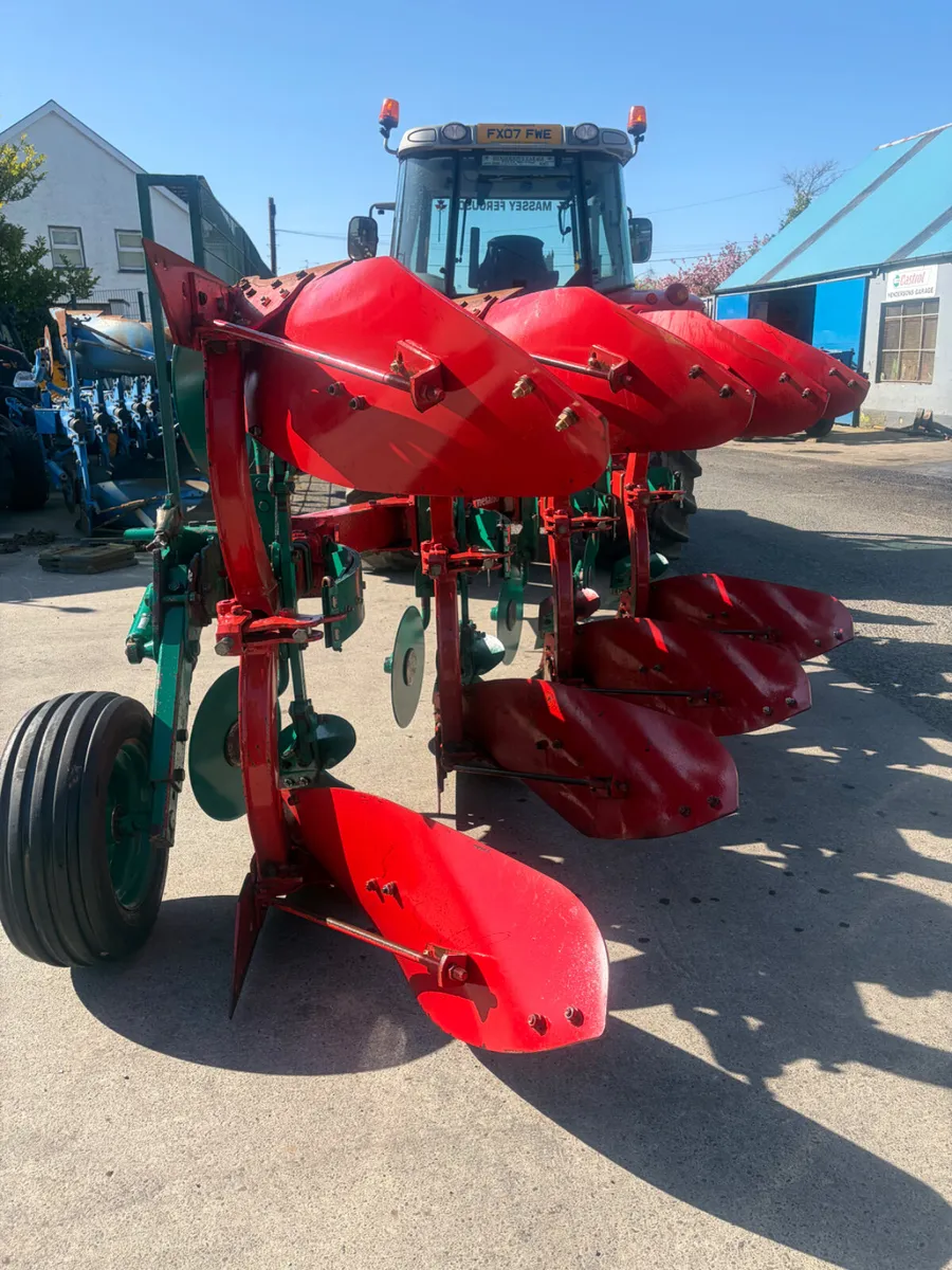 Kverneland 150S 4 Furrow Reversible Plough - Image 4