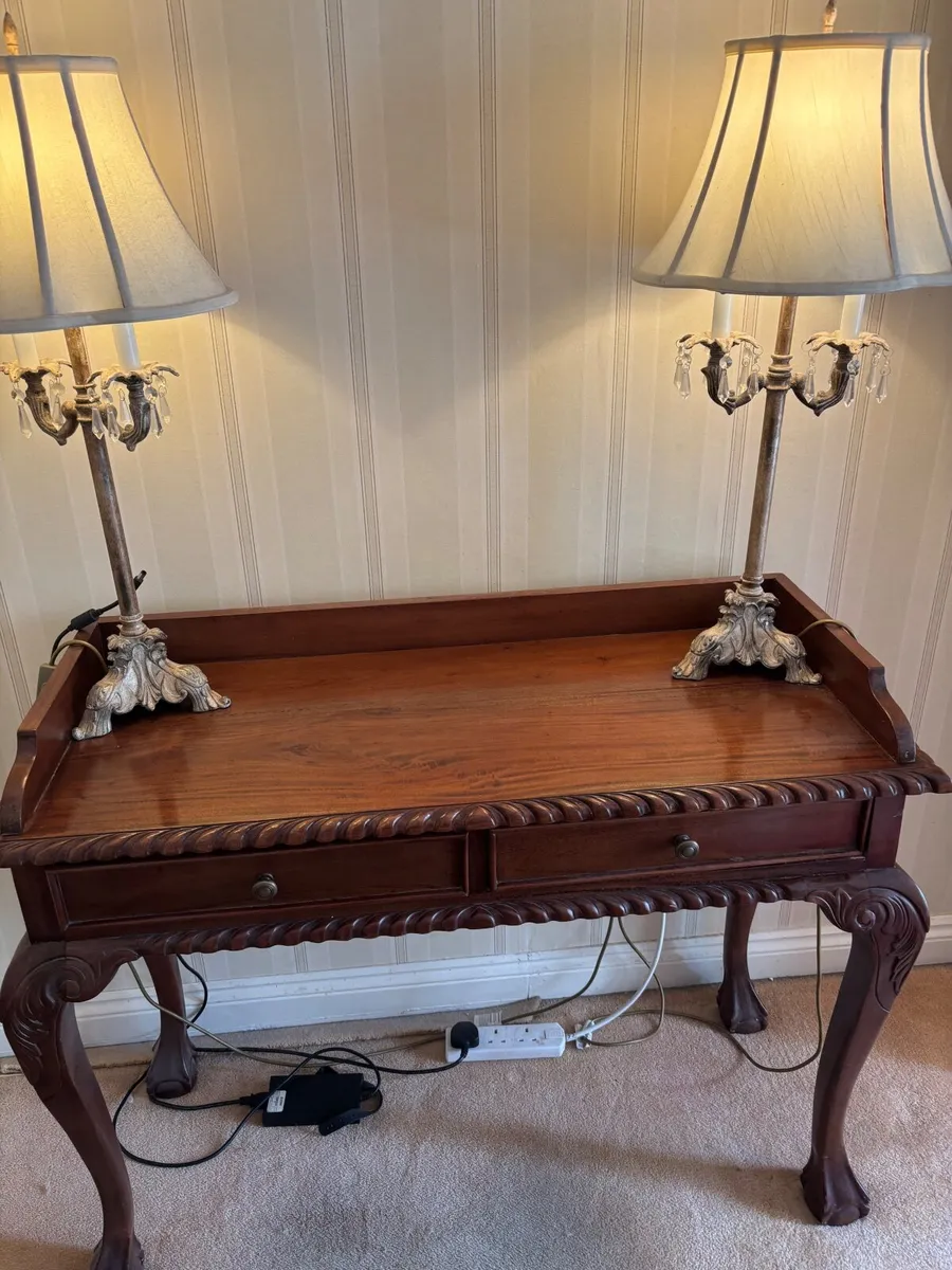 Table/writing desk - Image 1