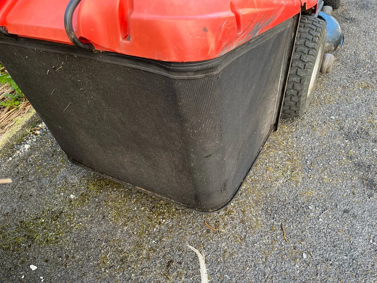 16/5HP Castlegarden hydro ride on lawnmower - Image 2