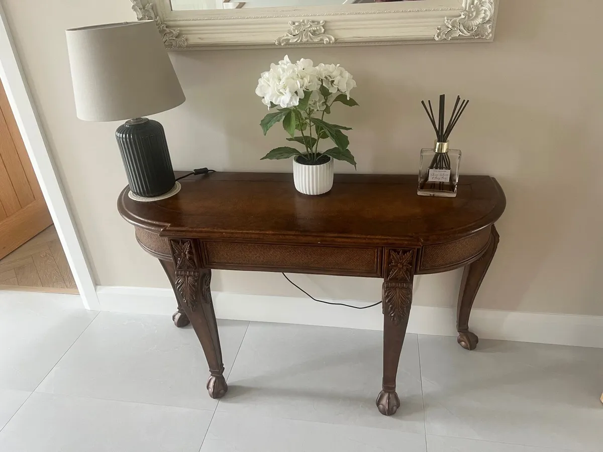 Console table - Image 1