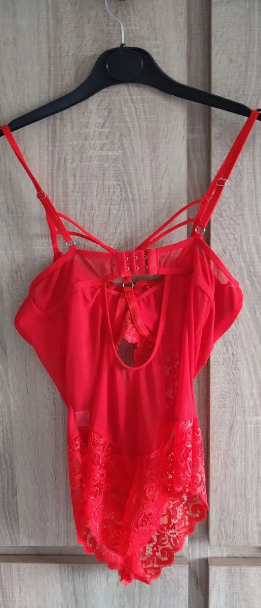 RED non padded lace bodysuit fits s Sm new - Image 3