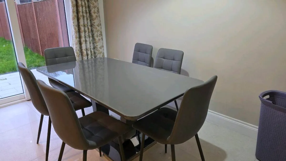 Dinning table - Image 1