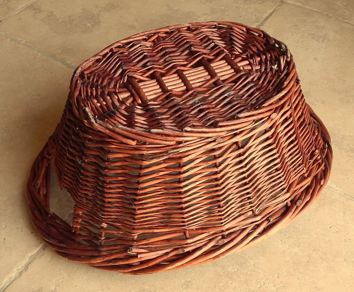 Traditional Wicker Laundry Basket - Image 4