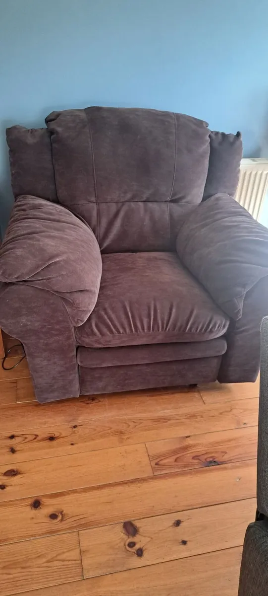 Recliner chair - Image 1