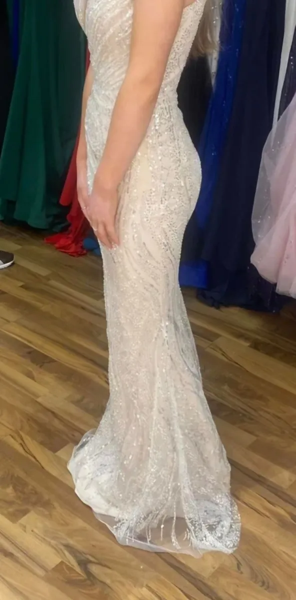 Stunning sequinned Debs ball gown - Image 3