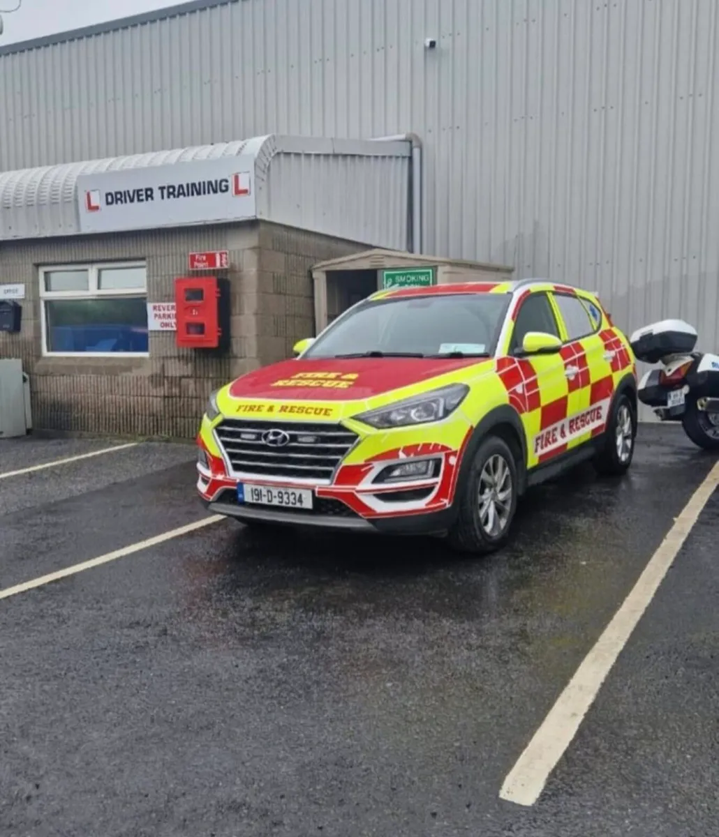 Hyundai tuscon commercial jeep - Image 1