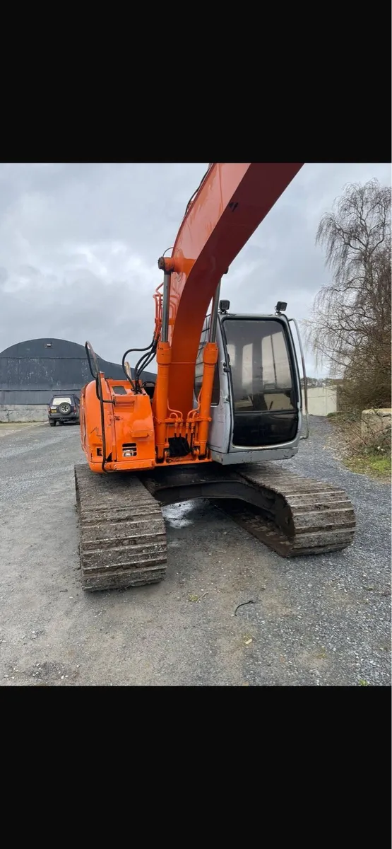 Hitachi EX 135 - Image 3