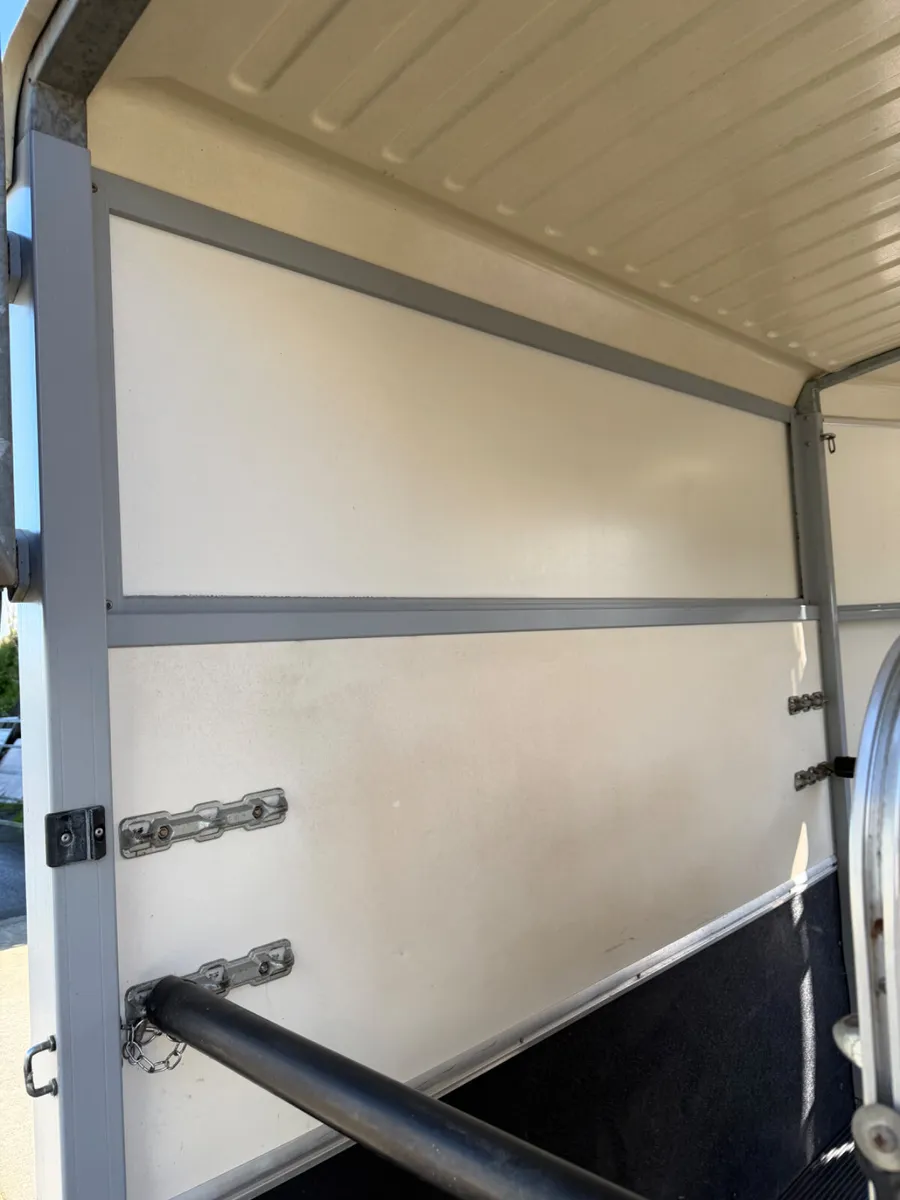 Ifor Williams horse box - Image 4