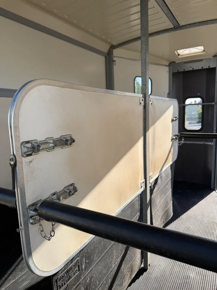 Ifor Williams horse box - Image 3