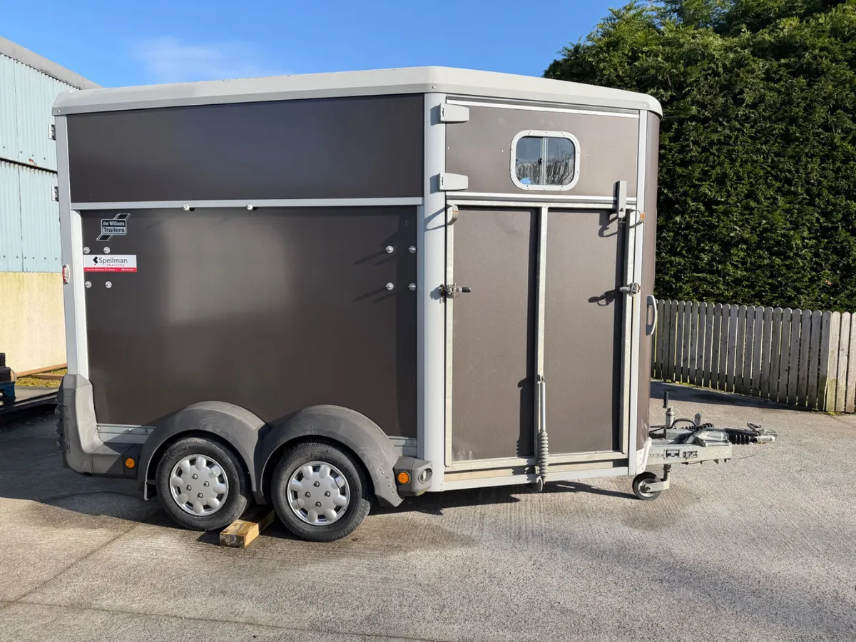 Ifor Williams horse box - Image 1