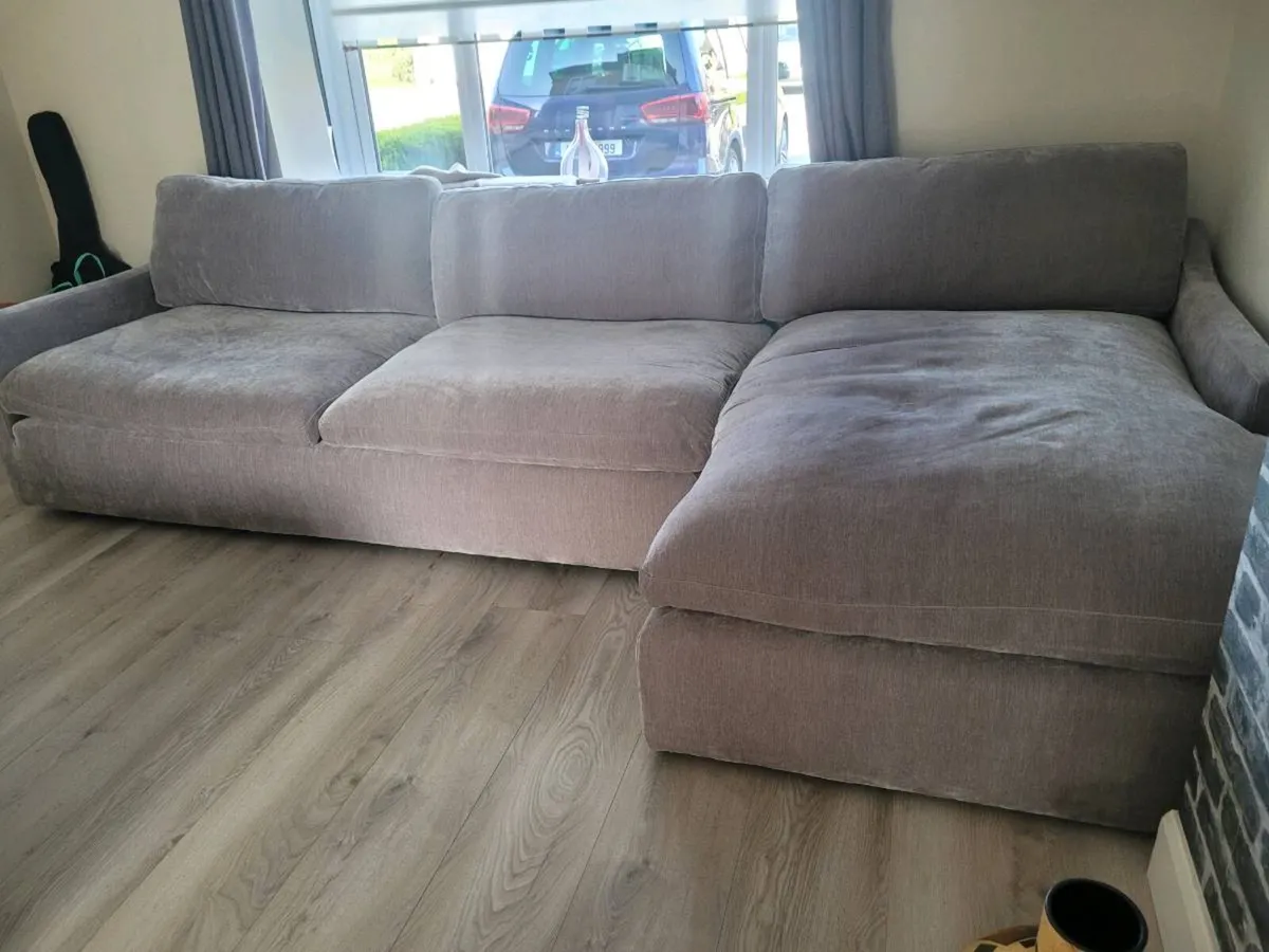 Suite furniture - Image 1