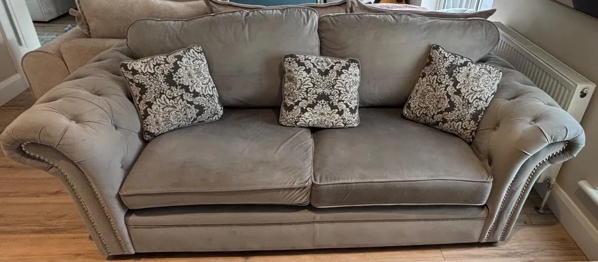 Couch/sofa/chair - Image 2