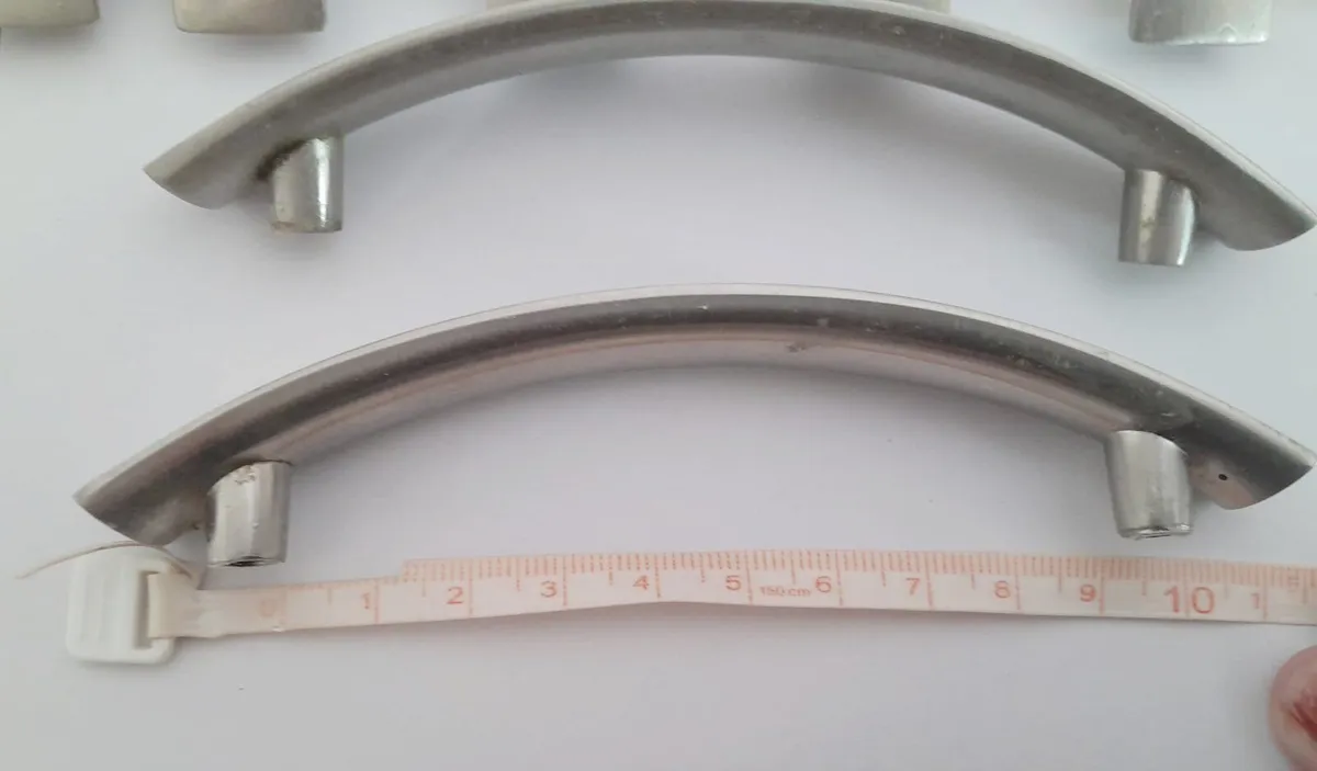 22 Curved Kitchen Cupboard Handles - Image 3