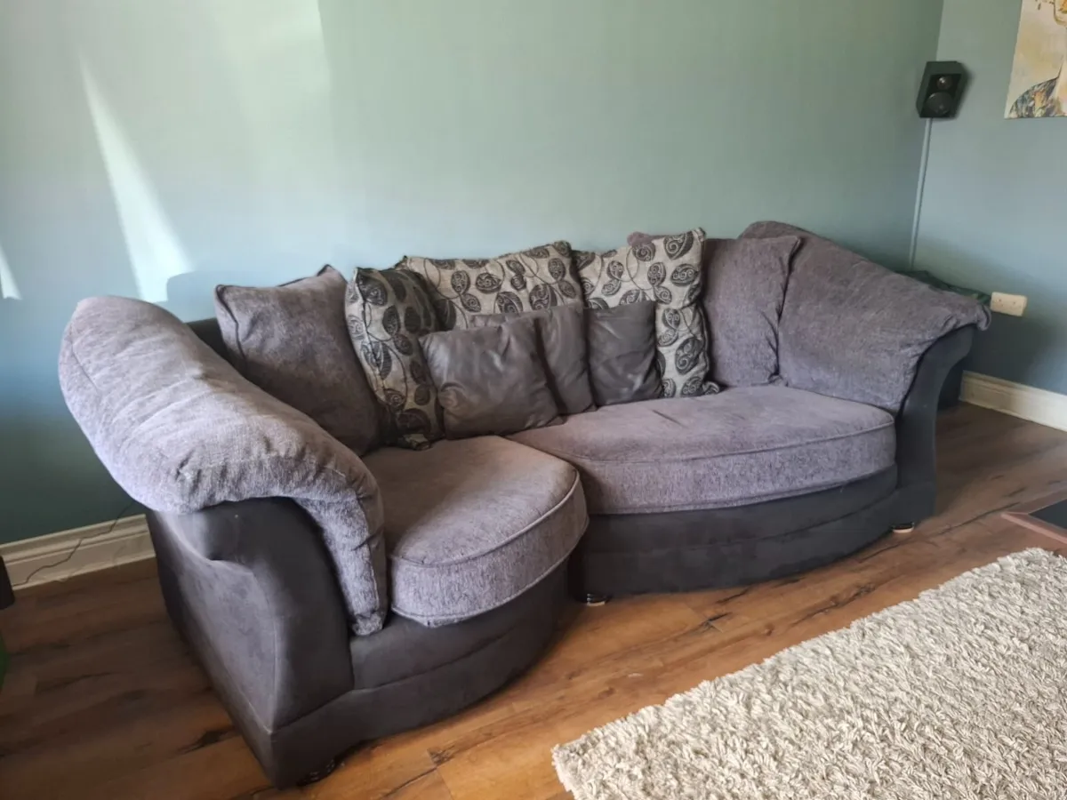 3 & 2 Seater Couch Set - Great Condition - Image 1