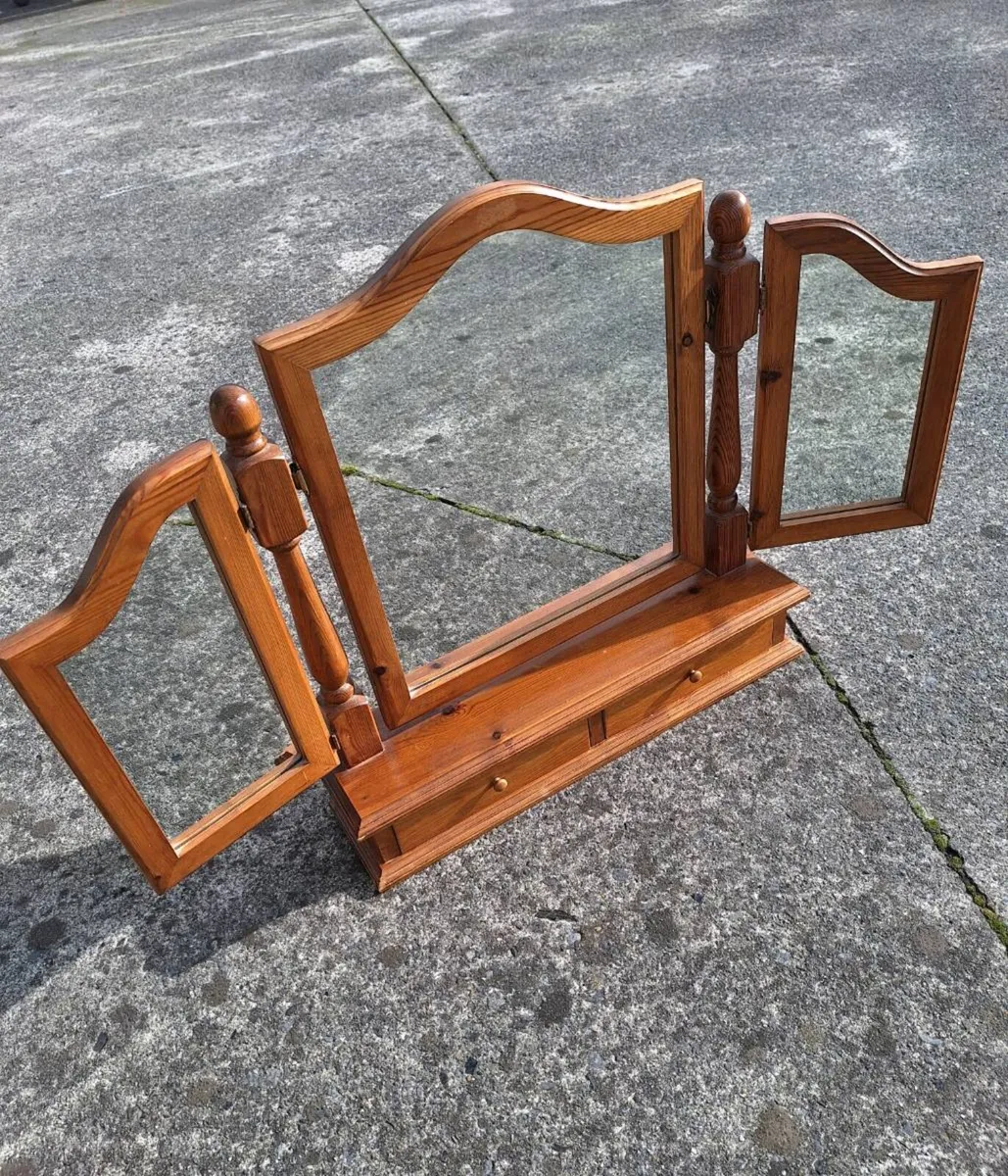 Lovely triptych crutch mirror - Image 1