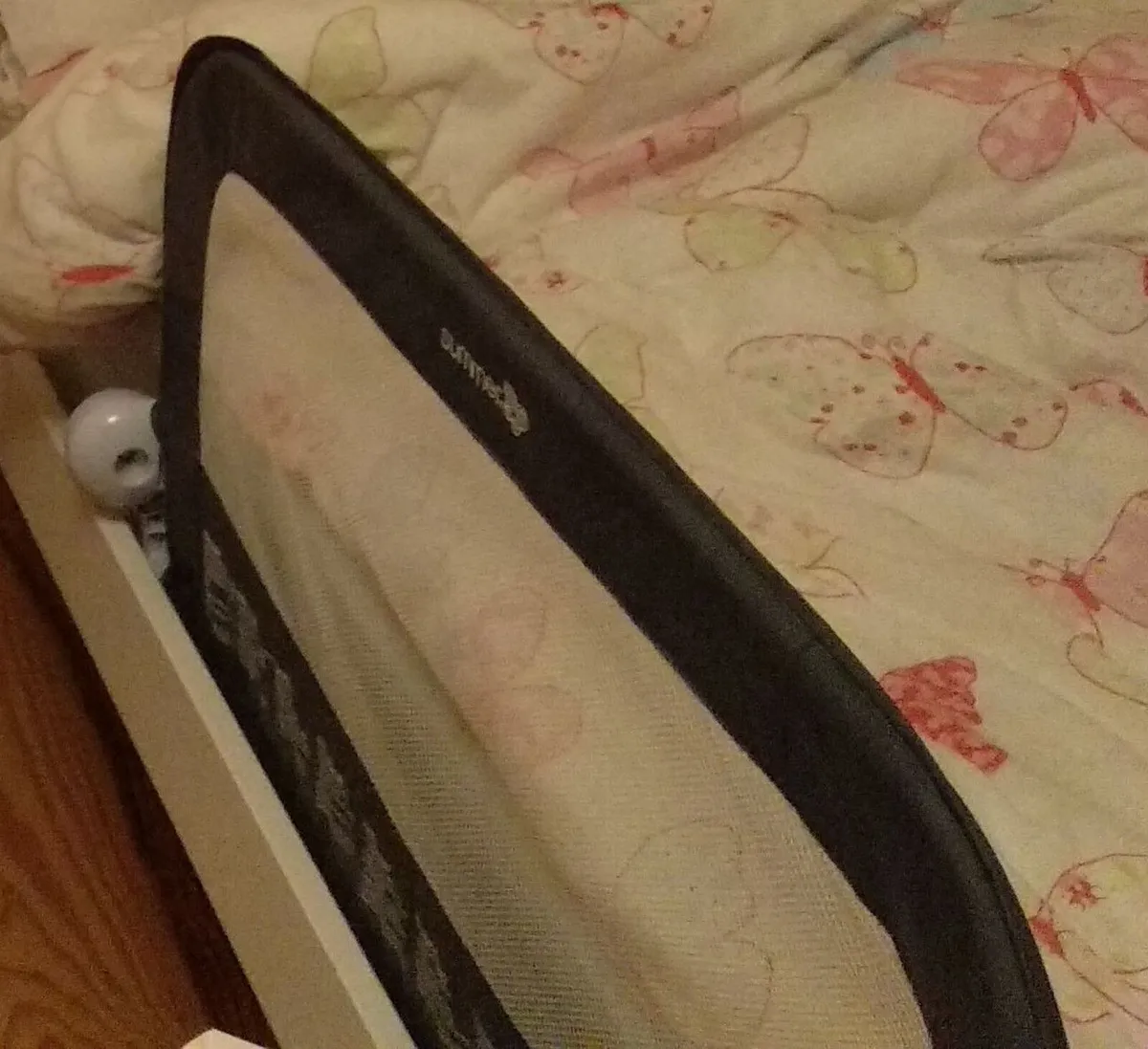 Safety bed guard - Image 1