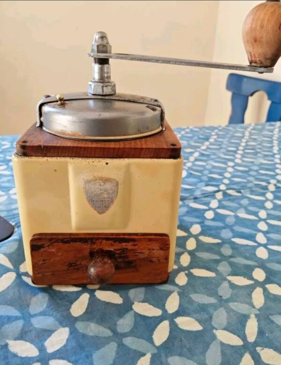 Vintage Peugeot coffee grinders - Image 2
