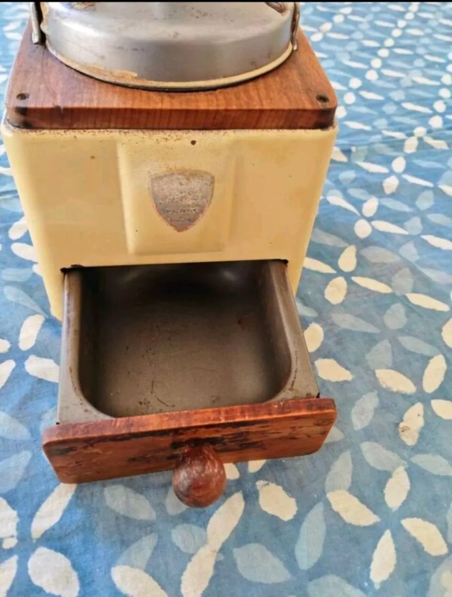 Vintage Peugeot coffee grinders - Image 3