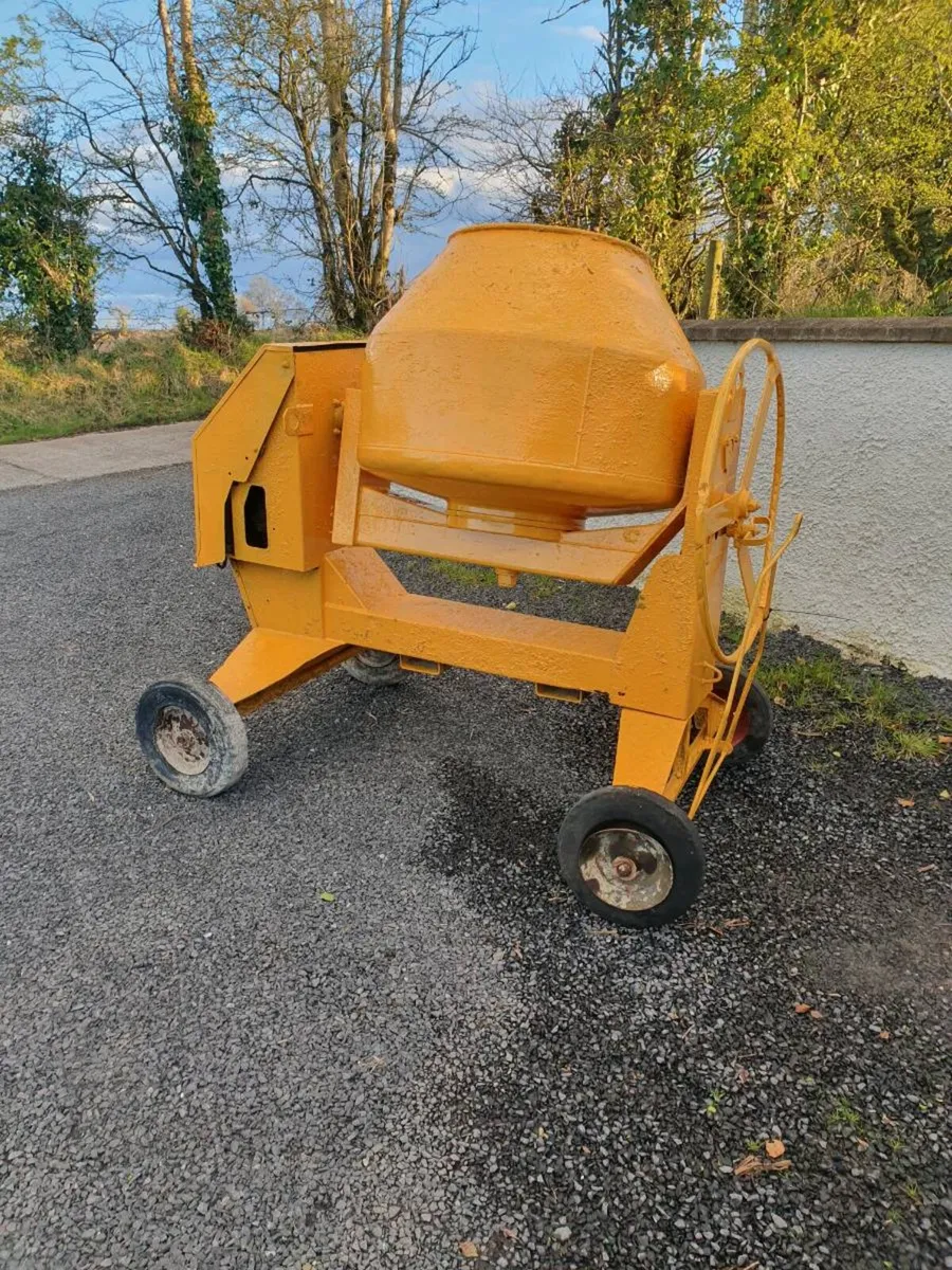 Cement mixer - Image 1