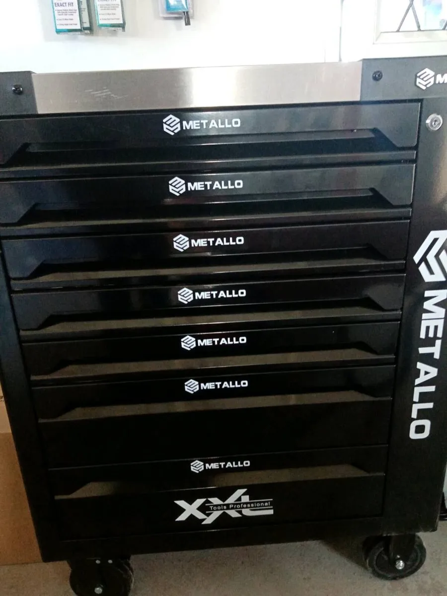 Tool cabinet with tool set - Image 1