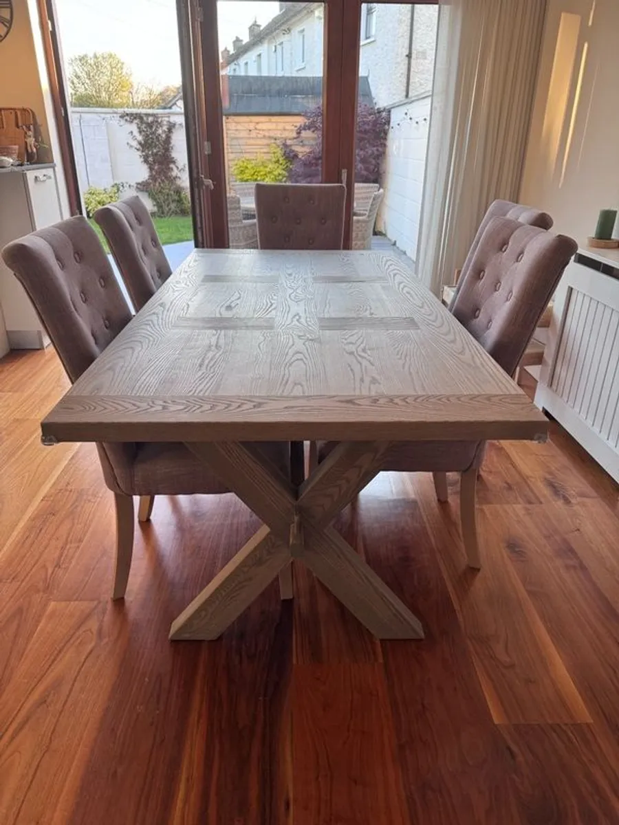Solid wood dining table and 6 dining chairs - Image 2
