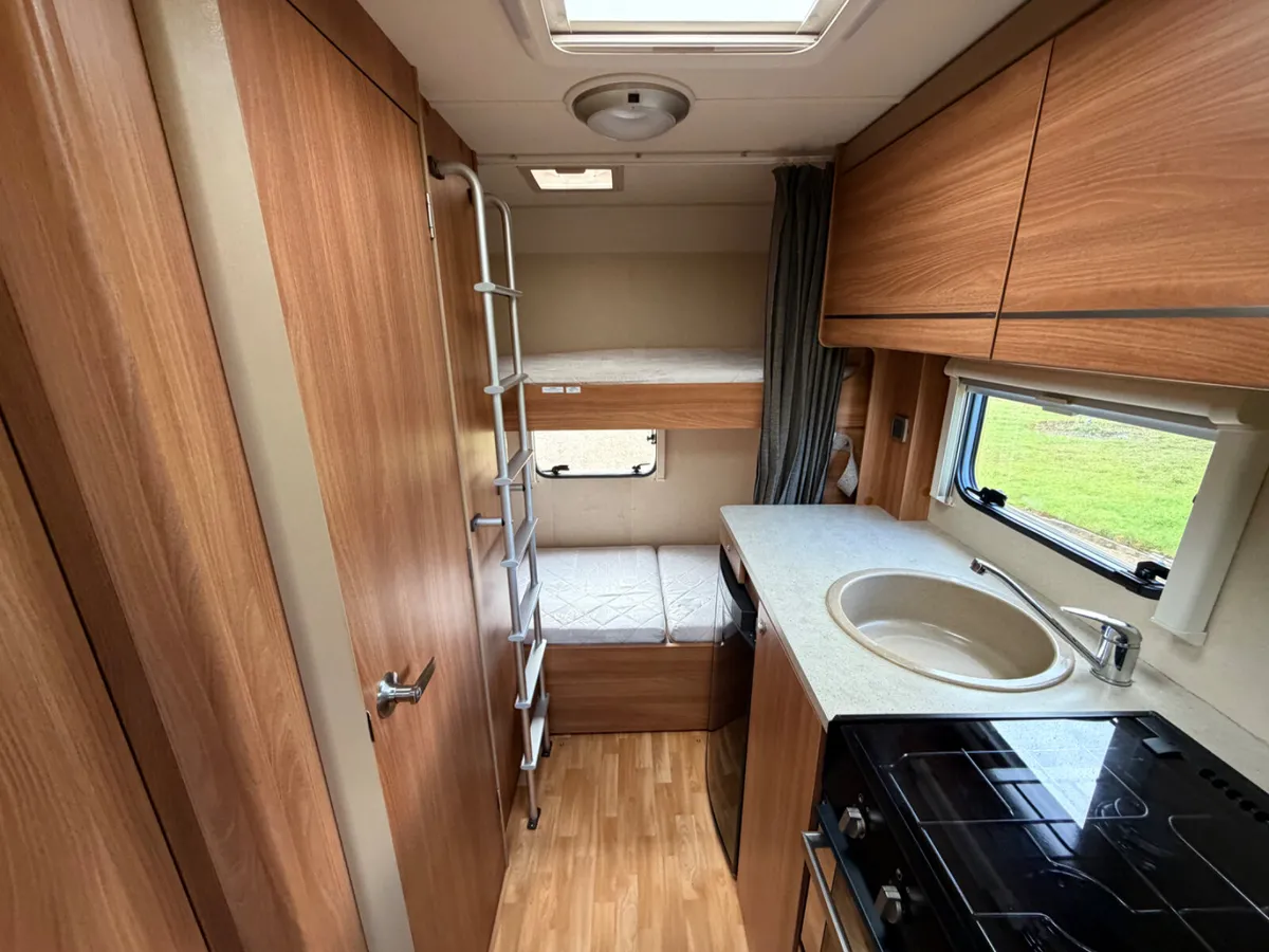 2013 SWIFT ESCAPE 696 R.H.D 6 BERTH - Image 3