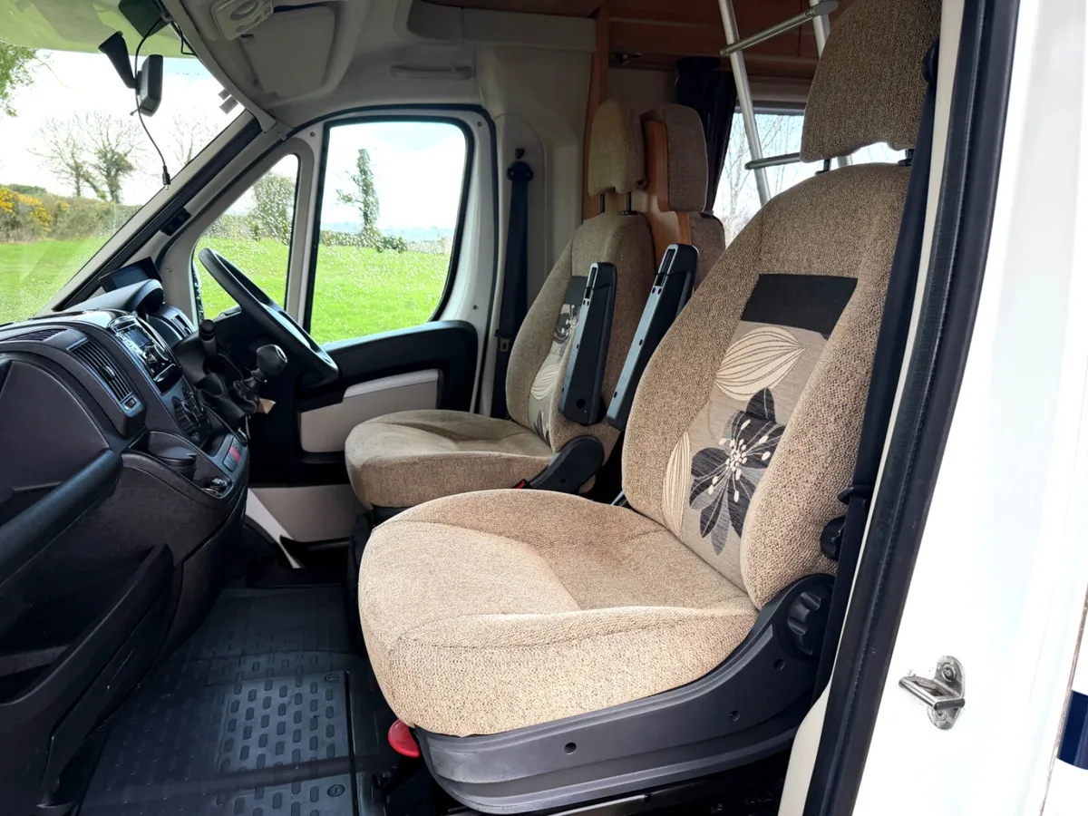 2013 SWIFT ESCAPE 696 R.H.D 6 BERTH - Image 4