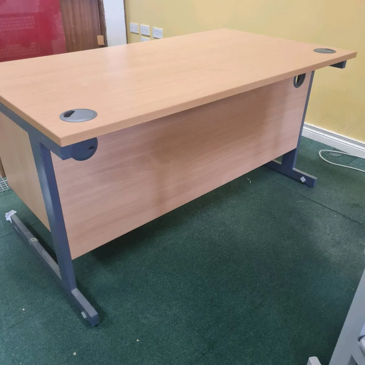 1400 mm beech office desks