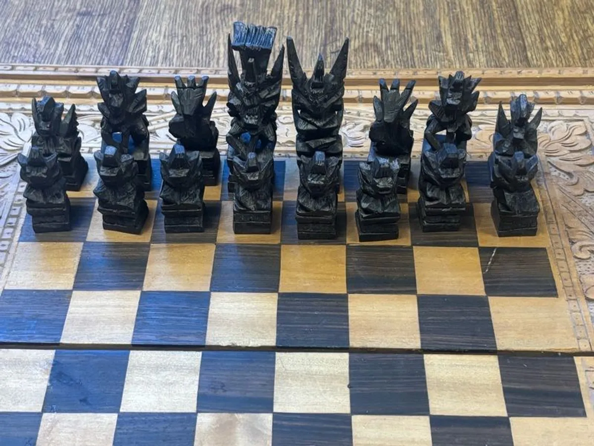 Vintage Chess board and Backgammon crafted by hand - Image 4