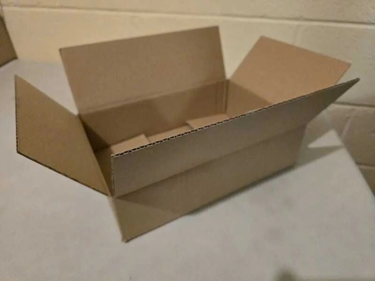 Cardboard Boxes 30x20x8cm (20 pack) - Image 1