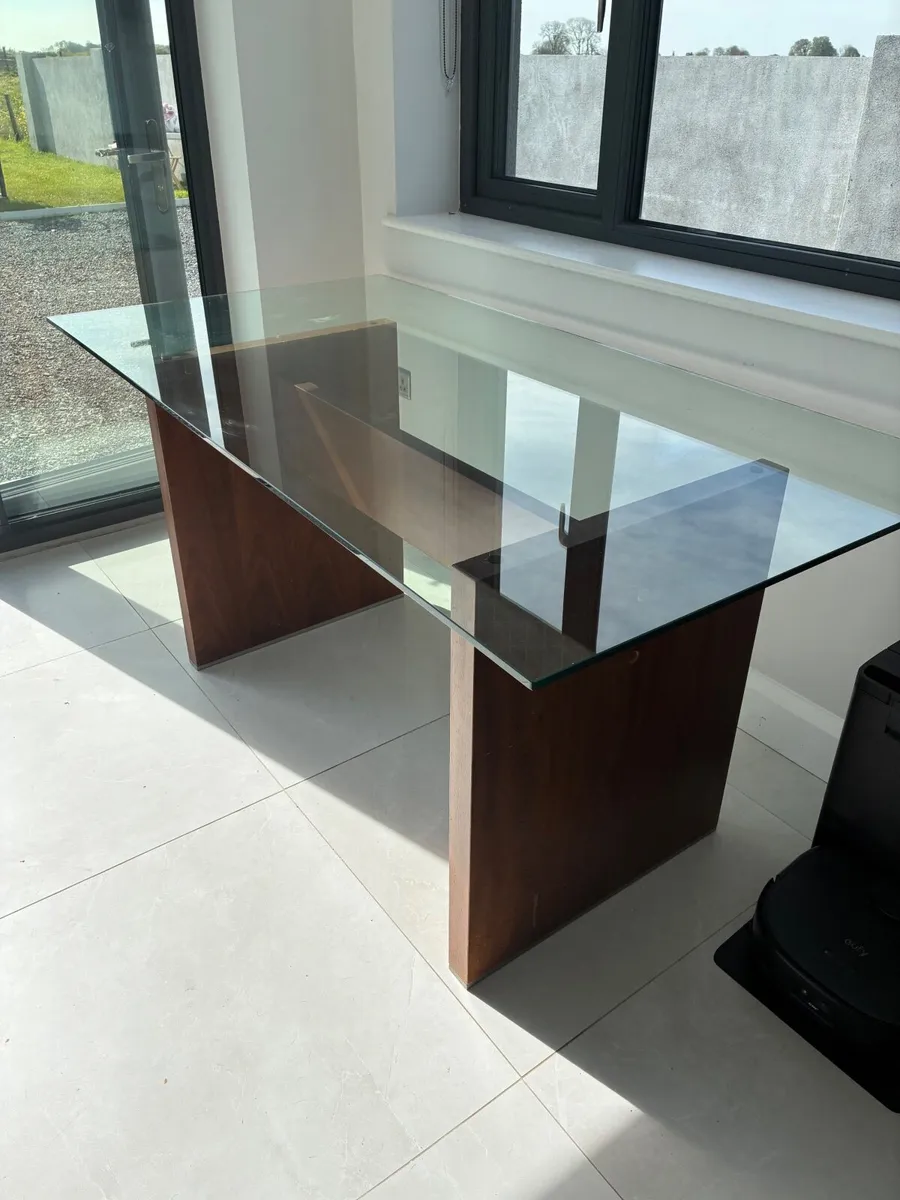 Glass topped kitchen table - Image 2