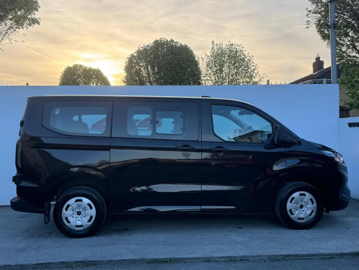 Ford Transit Custom PEOPLE CARRIER KOMBI TREND 2.0 - Image 2
