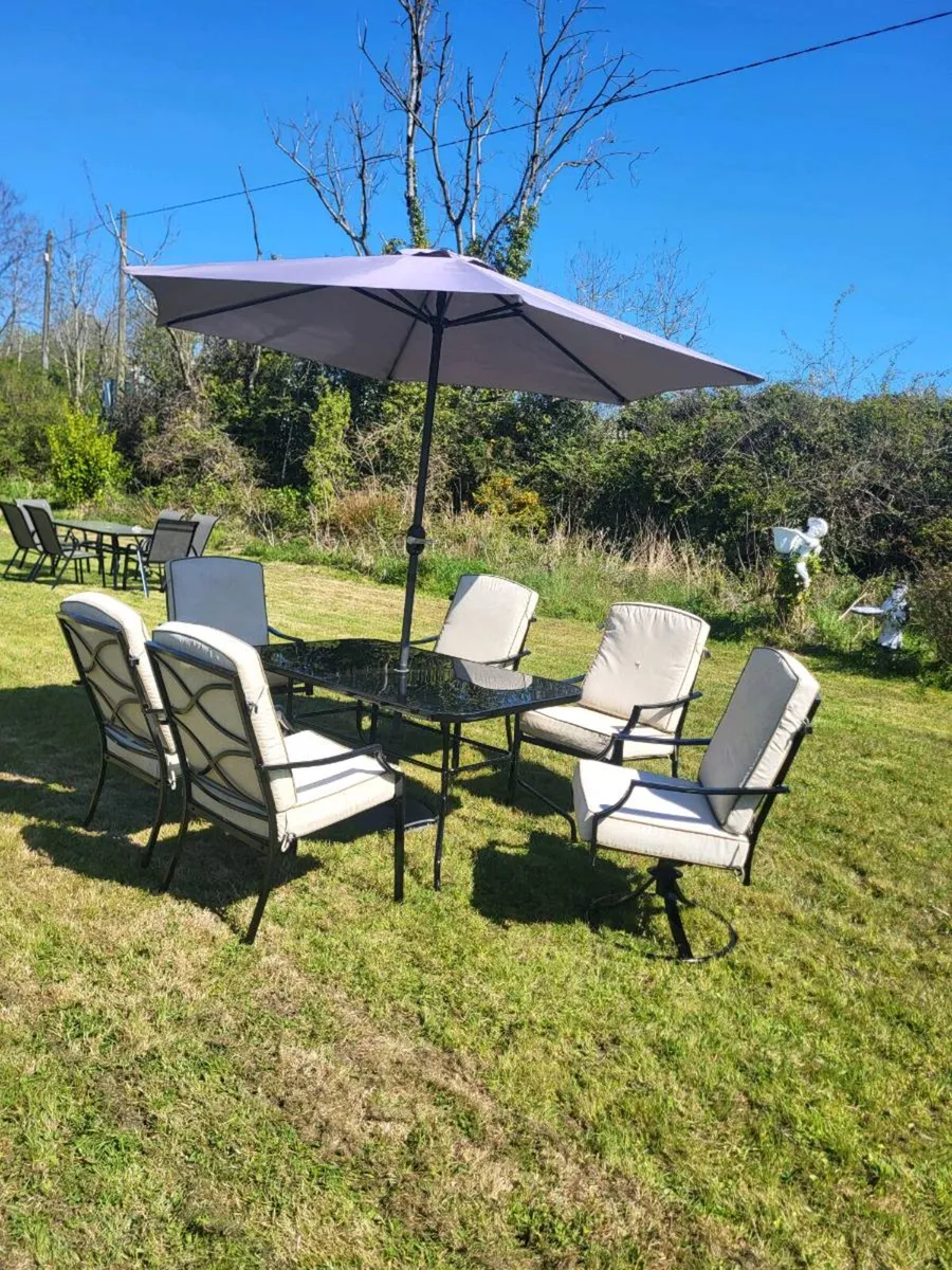 Lovely garden set - Image 1