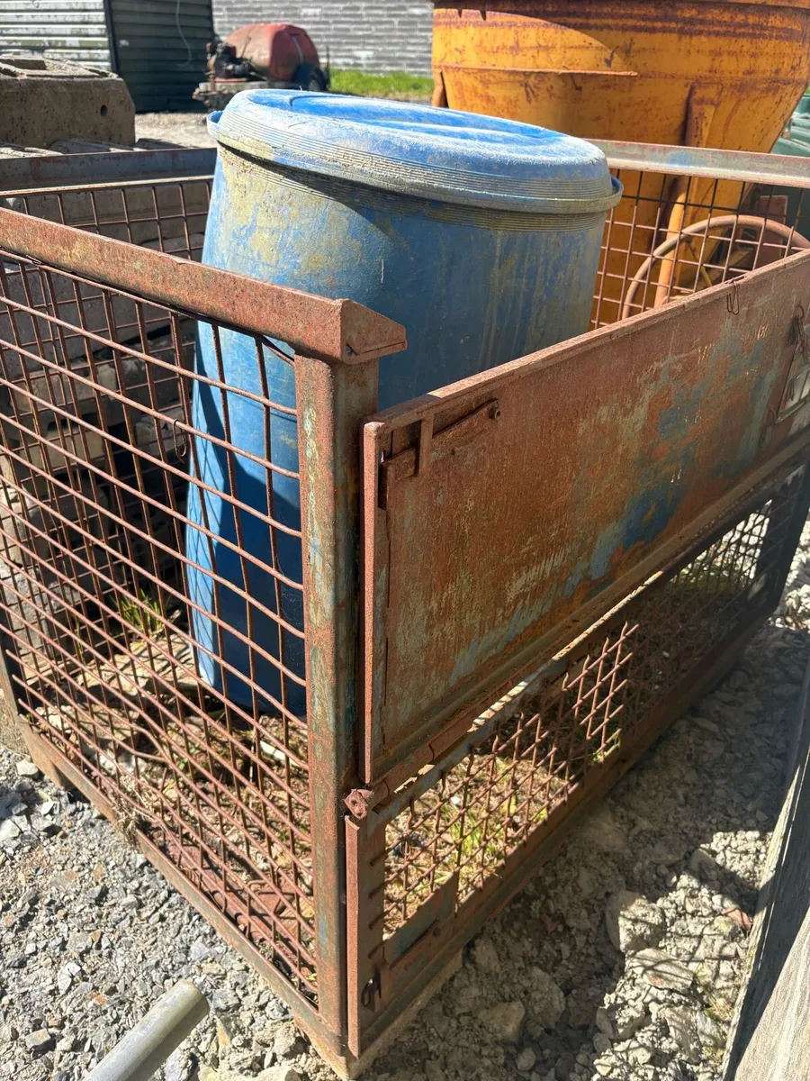 Steel cage - Image 1