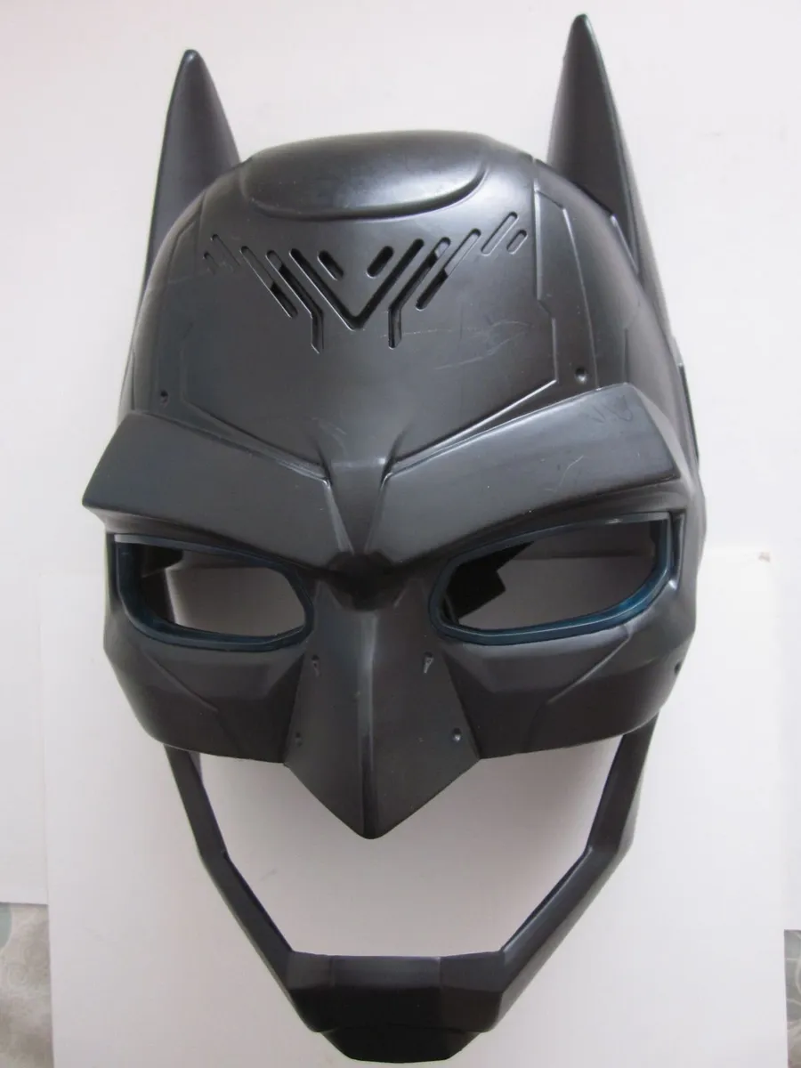 Batman Bat-Tech Voice Changing Mask Roleplay Toy - Image 1