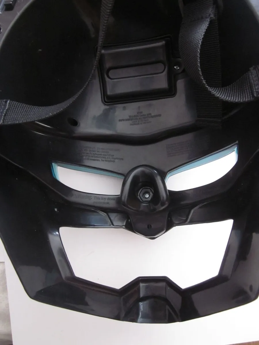 Batman Bat-Tech Voice Changing Mask Roleplay Toy - Image 4