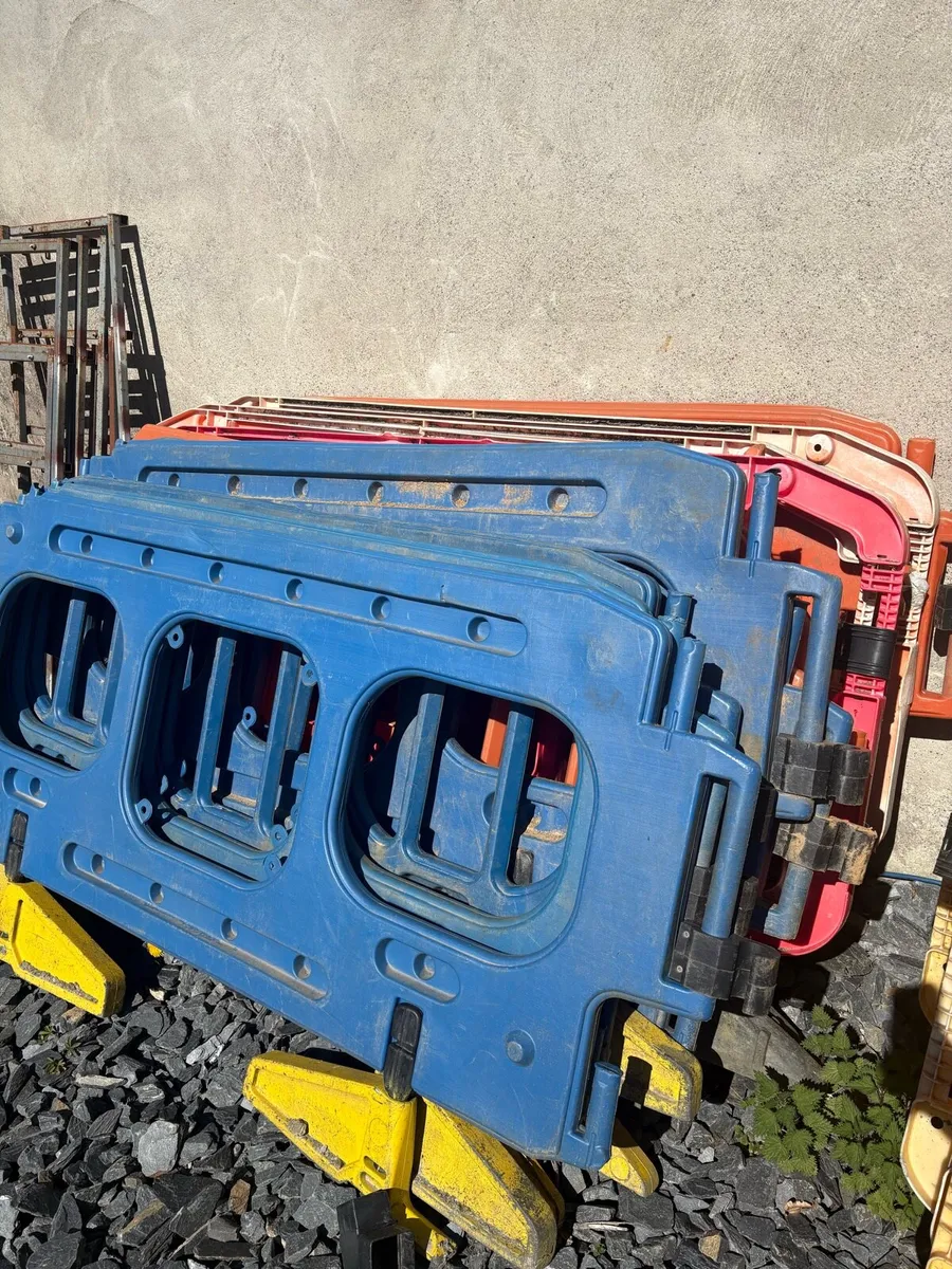 Temporary barriers - Image 2