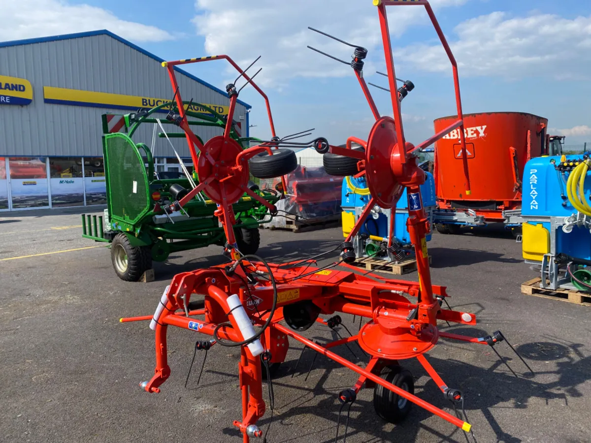 New Kuhn GF502 Tedder - Image 4