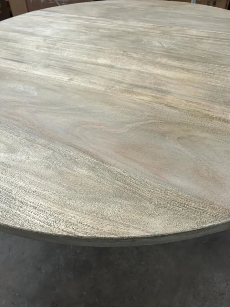 Round Dining table 150cm - Image 4